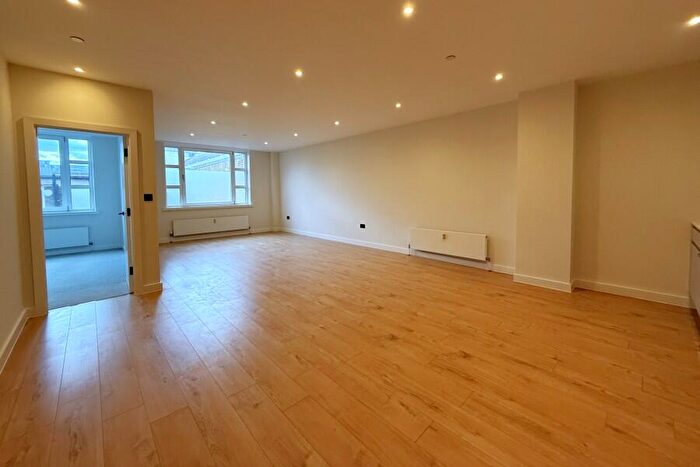1 Bedroom Flat To Rent In Woking, Surrey, GU21