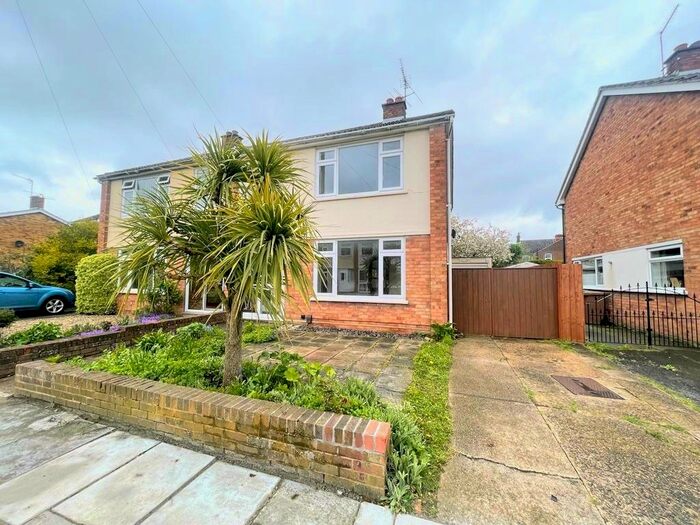 3 Bedroom Semi-Detached House To Rent In Meadowvale Close, Ipswich, IP4