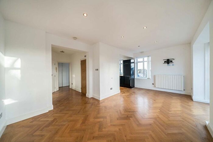 1 Bedroom Flat To Rent In Holland Park Avenue, Notting Hill, W11