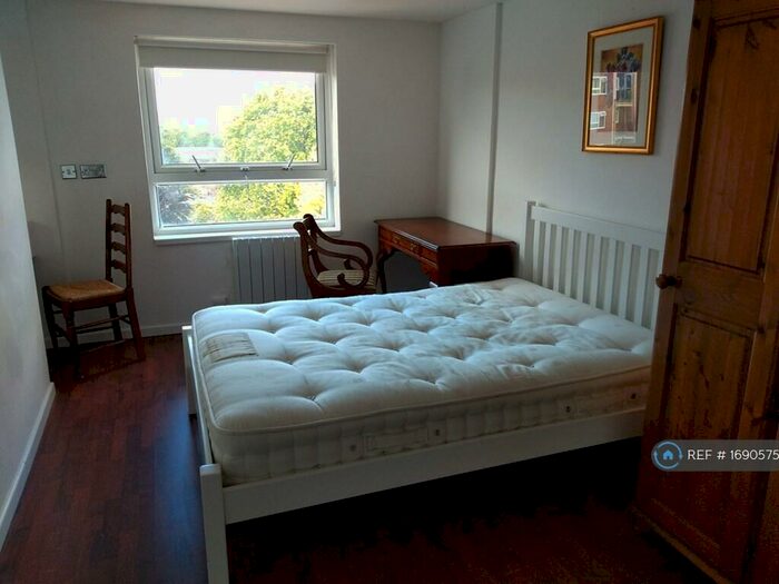 3 Bedroom Flat To Rent In Winnall, Winchester, SO23