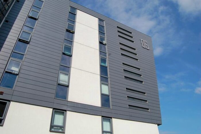 2 Bedroom Flat To Rent In The Decks, Runcorn, WA7