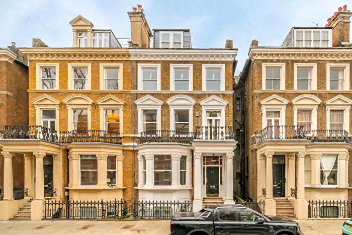 2 Bedroom Flat To Rent In Holland Park Gardens, London, W14