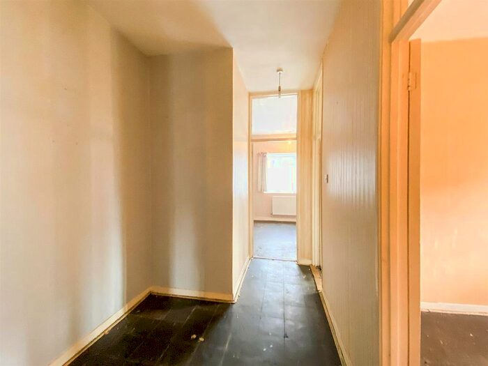 3 Bedroom Flat To Rent In Kerbey Street, London, E14