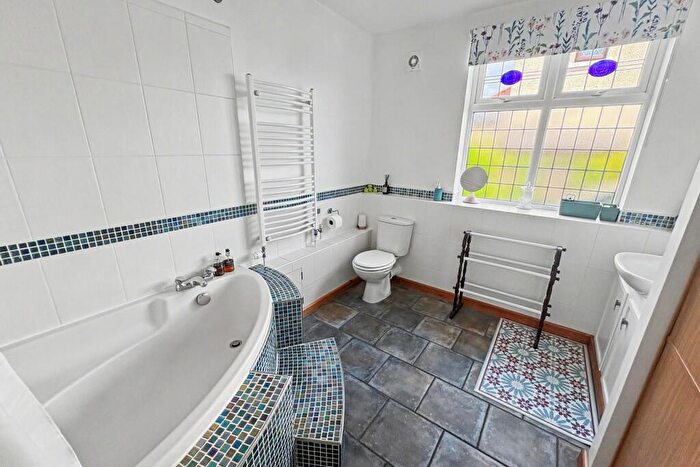 4 Bedroom Detached House For Sale In Wareham, BH20 - Photo 12