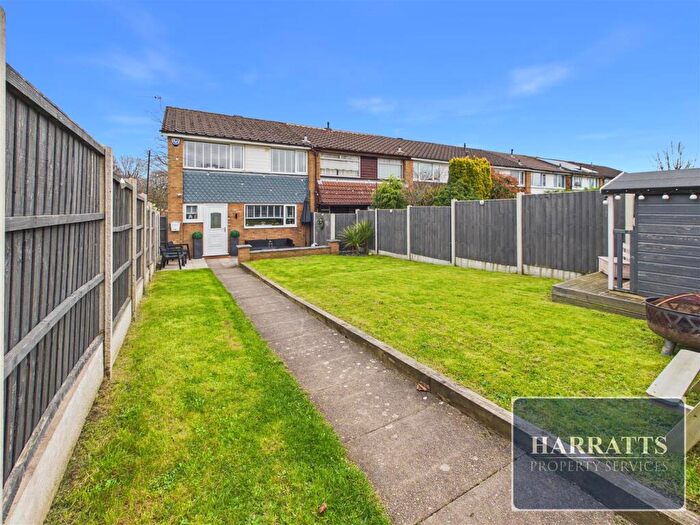 3 Bedroom End Of Terrace House For Sale In Otterburn Place, Stockport, SK2