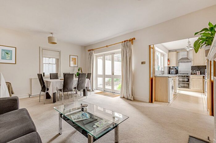 2 Bedroom Flat To Rent In Sisters Avenue, Battersea, SW11