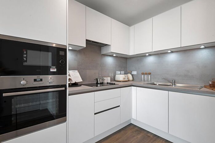 2 Bedroom Flat To Rent In Wolff House, Ridgeway Views, London, London, NW7