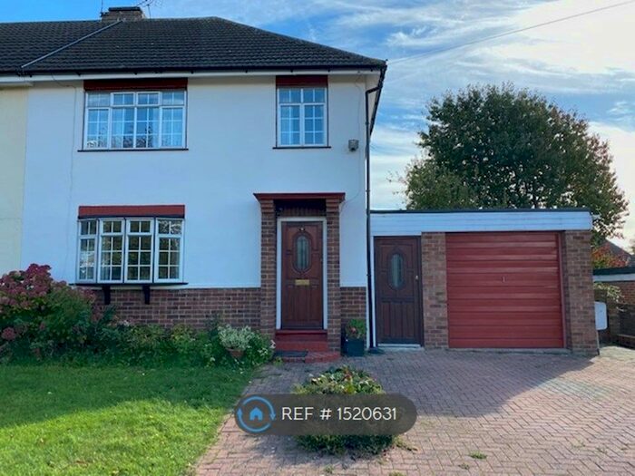 3 Bedroom End Of Terrace House To Rent In Oakwood Drive, Milton Keynes, MK2