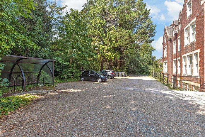 3 Bedroom Flat For Sale In New Dover Road, Canterbury, Kent, CT1