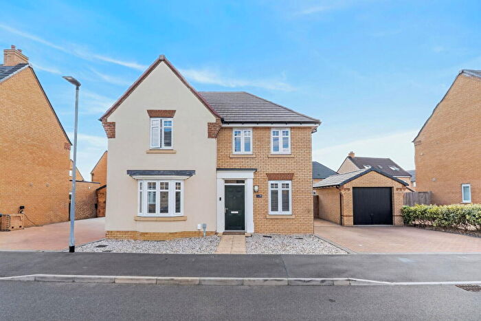 4 Bedroom Detached House For Sale In Peregrine Way, Wixams, MK42