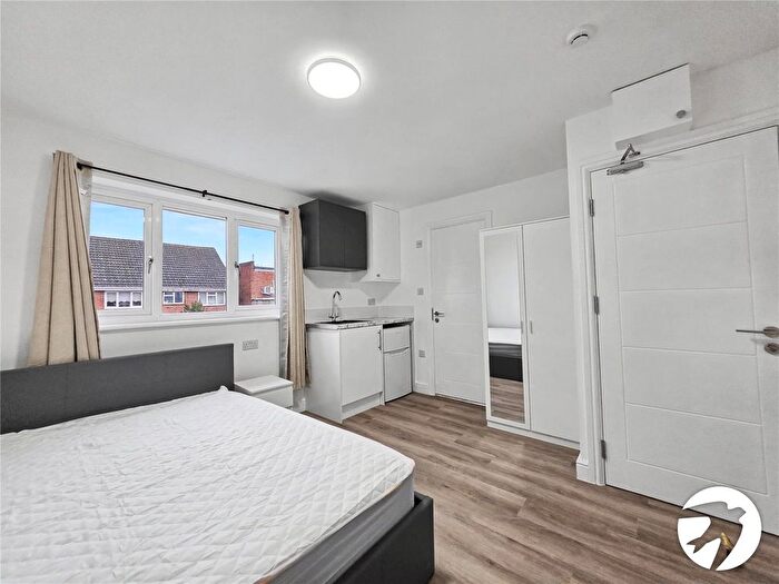 Property To Rent In Waid Close, Dartford, Kent, DA1