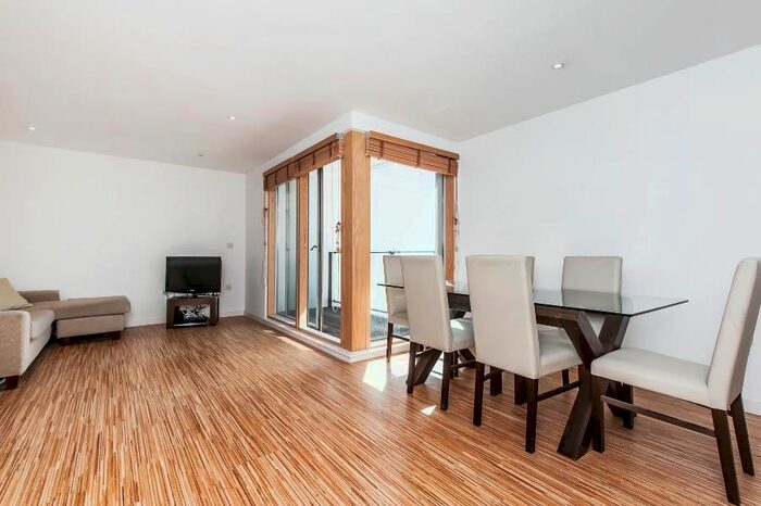 2 Bedroom Flat To Rent In Wingate Square, London, SW4