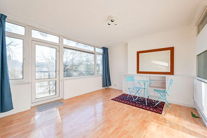 3 Bedroom Flat To Rent In Mace House, Walthamstow, London, E17