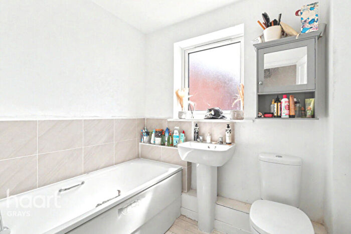 2 Bedroom Flat To Rent In Malthouse Drive, Grays, RM17