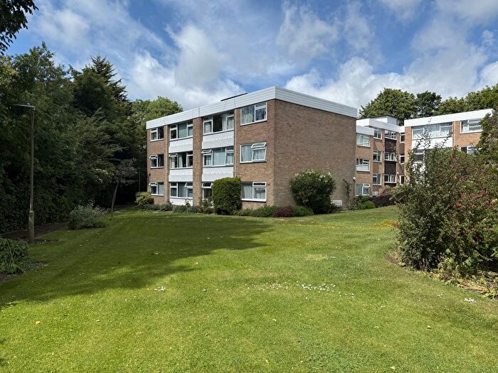 2 Bedroom Flat To Rent In Heathfield Close, Potters Bar, EN6