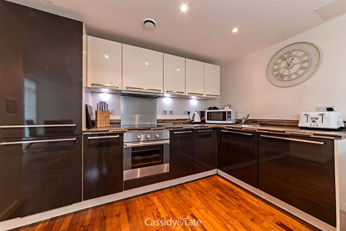 2 Bedroom Flat To Rent In Winchester Court, Newsome Place, St Albans, Hertfordshire, AL1