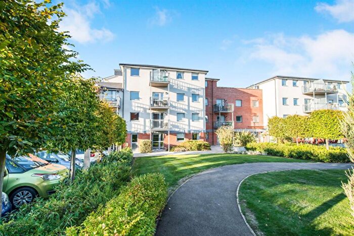 1 Bedroom Apartment For Sale In Lady Susan Court, New Road, Basingstoke A One Bedroom First Floor Retirement Apartment, RG21