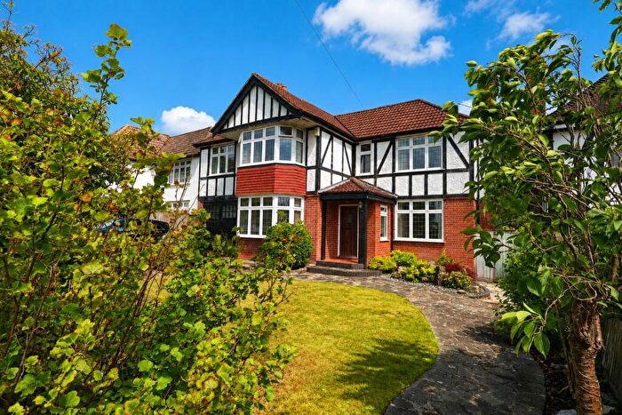 4 Bedroom Detached House For Sale In Bassett, Southampton, SO16