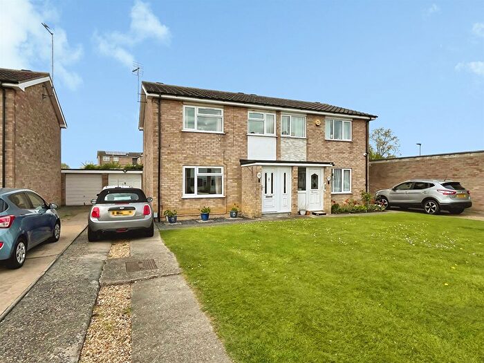 3 Bedroom Semi-Detached House For Sale In Holmes Way, Peterborough, PE4