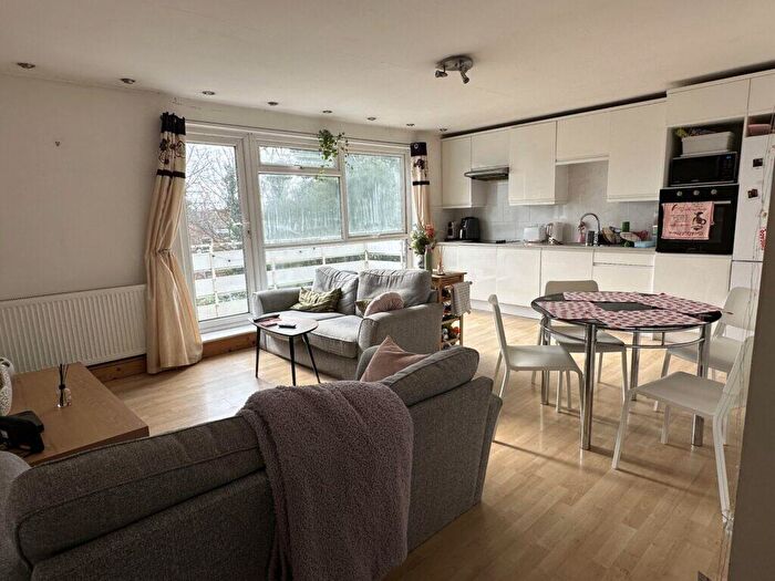 4 Bedroom Penthouse To Rent In Willow Bank Court - Fallowfield - £ Pppw, M14