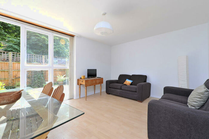 4 Bedroom Maisonette To Rent In Granfield Street, Battersea, SW11
