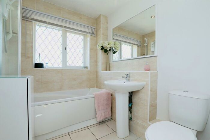 3 Bedroom Terraced House For Sale In St. Annes Way, Worksop, S80