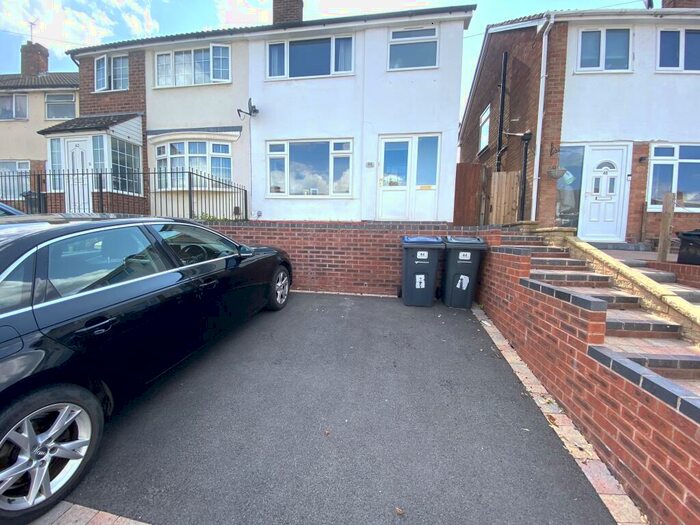 3 Bedroom House To Rent In Willson Croft, Hall Green, B28