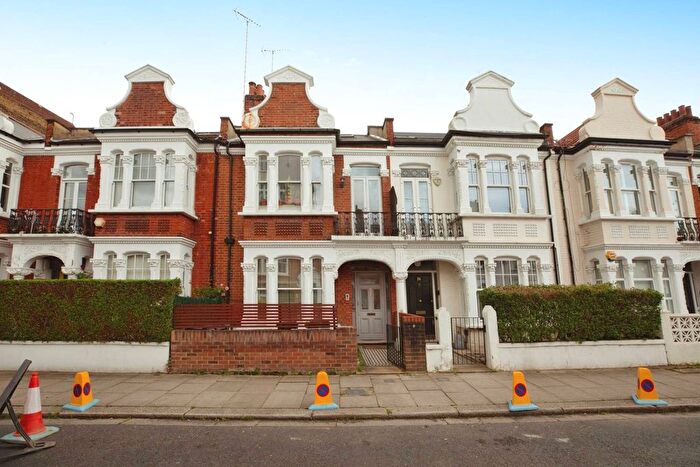 1 Bedroom Flat For Sale In Pennard Road, Shepherd's Bush, London, W12