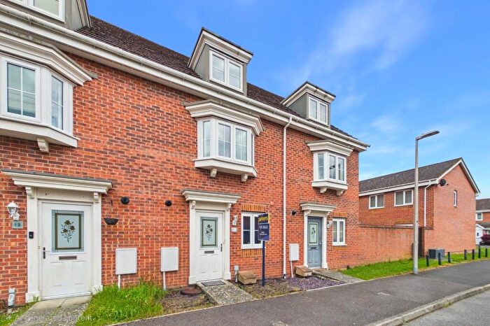 3 Bedroom Terraced House For Sale In Hussars Drive, Thatcham, Berkshire, RG19