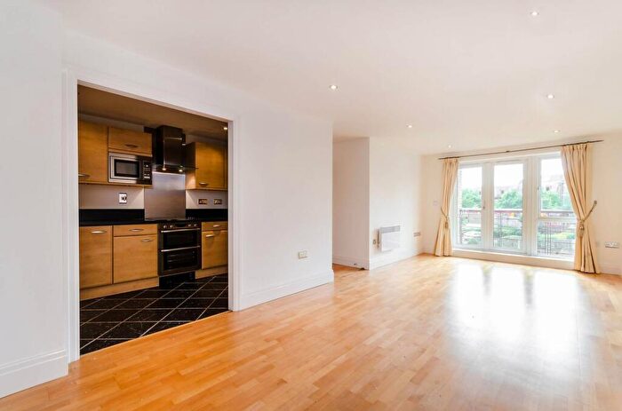 2 Bedroom Flat To Rent In Seven Kings Way, Kingston, Kingston Upon Thames, KT2