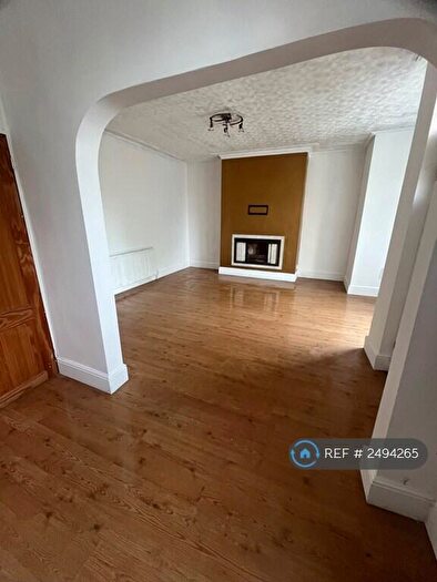 3 Bedroom End Of Terrace House To Rent In Tunstall Road, Leeds, LS11
