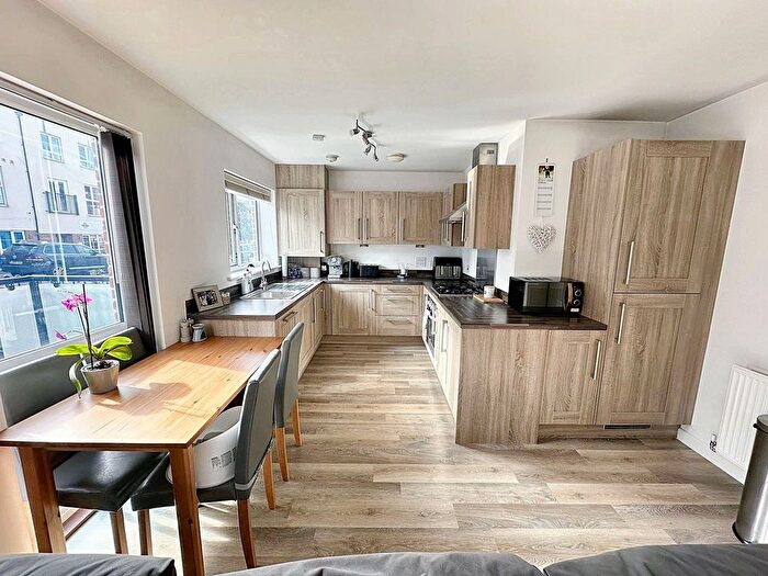 2 Bedroom Flat For Sale In Arthur Maybury Close, Ashford, TN23