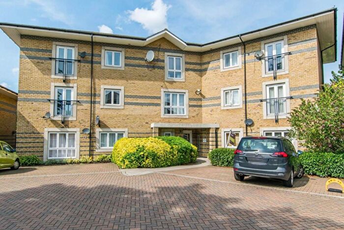 3 Bedroom Flat For Sale In Longworth Avenue, Chesterton, CB4