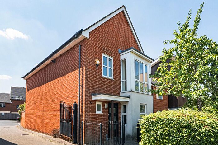 4 Bedroom Detached House For Sale In Puffin Way, Reading, RG2