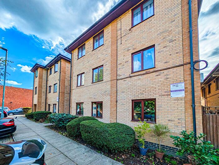 2 Bedroom Flat To Rent In Balmain Court, Cleeve Way, London, SW15