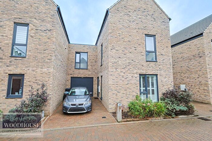 4 Bedroom Detached House For Sale In Markwick Avenue, Cheshunt, EN8