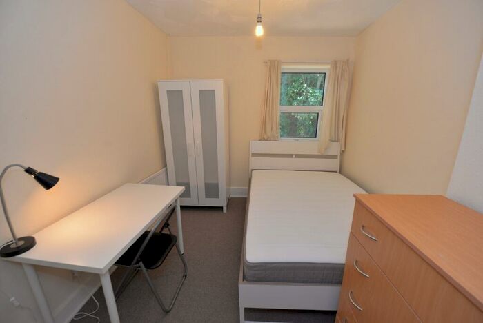 4 Bedroom Terraced House To Rent In Woodside Road, Southampton, SO17
