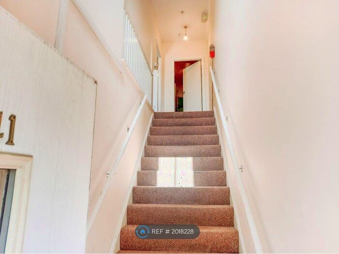 Studio To Rent In Wensleydale, Luton, LU2