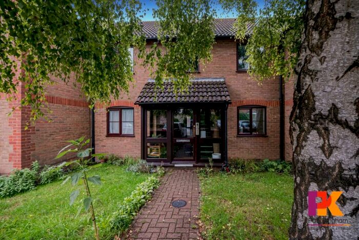 1 Bedroom Flat To Rent In Abercromby Avenue, High Wycombe, HP12