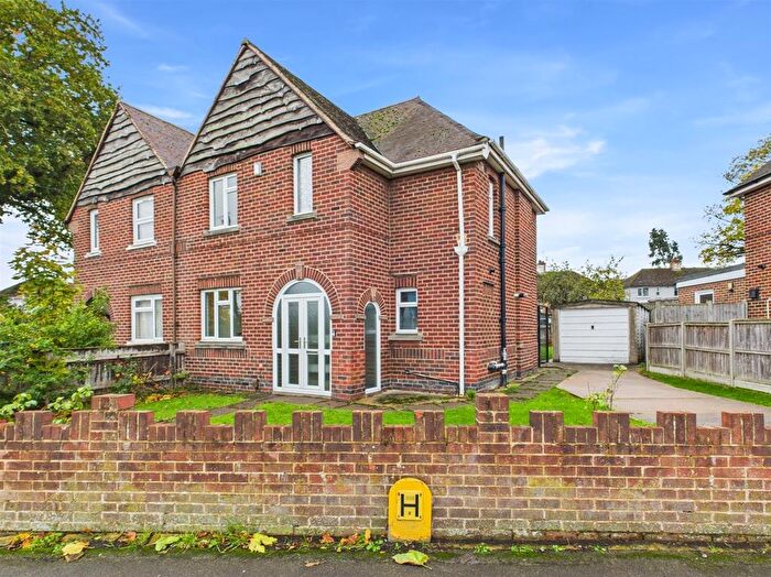 3 Bedroom Semi Detached House For Sale In Finlay Road, Gloucester, GL4