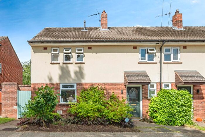 3 Bedroom Semi-Detached House For Sale In Barton Road, Badersfield, Norwich, NR10