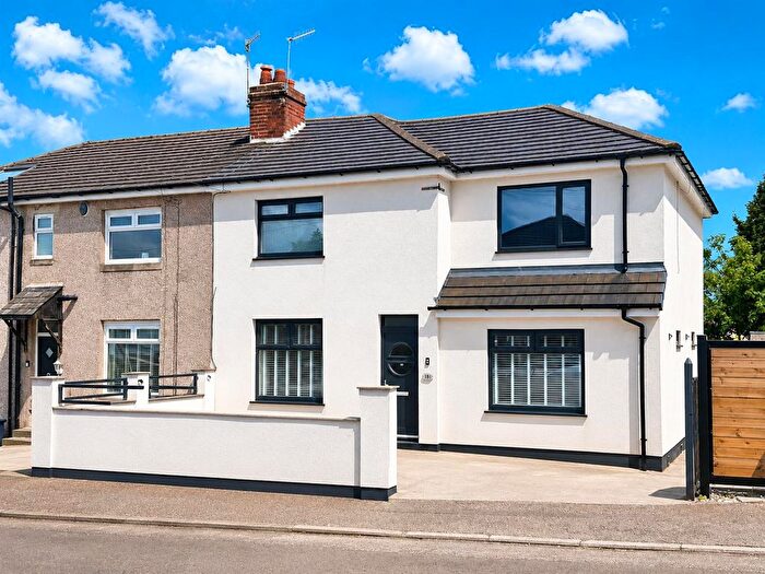 3 Bedroom Semi Detached House For Sale In Lilythorne Avenue, Idle, Bradford, BD10