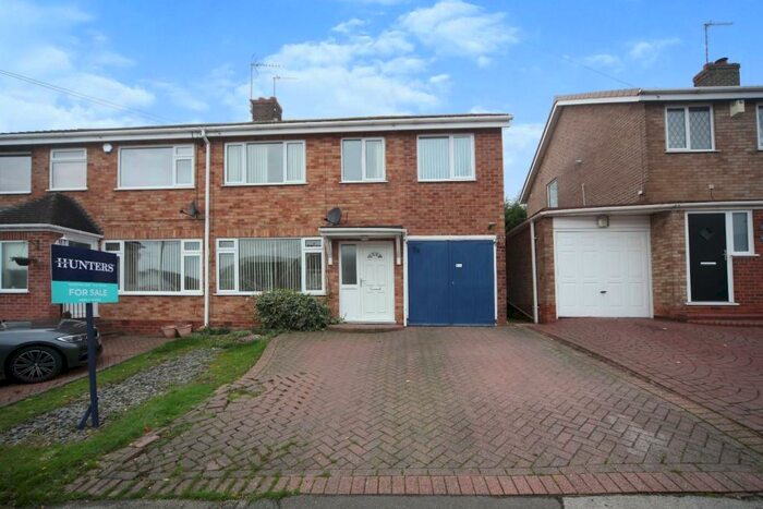 4 Bedroom Semi-Detached House For Sale In Oakwood Road, Hollywood, Birmingham, B47