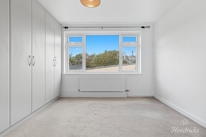 1 Bedroom Flat For Sale In Station Road, Southend-On-Sea, SS1