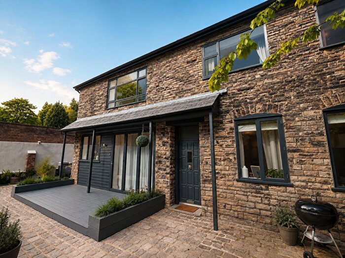 2 Bedroom Flat For Sale In Groby Road, Crossways Groby Road, WA14