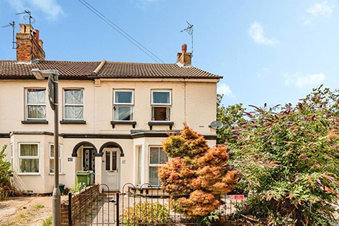 2 Bedroom End Of Terrace House For Sale In Queen Street, Aylesbury, HP20