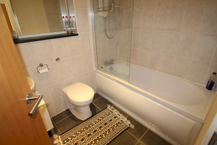 2 Bedroom Apartment To Rent In Great Dove Hill, Merchant City, G1