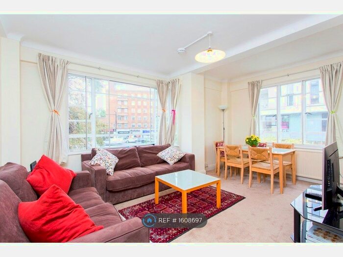 3 Bedroom Flat To Rent In Woodlands Gate, Putney, SW15