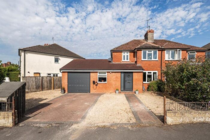 3 Bedroom Semi-Detached House For Sale In Meadow Drive, Devizes, SN10