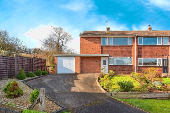 3 Bedroom Semi-Detached House For Sale In Denton Avenue, Grantham, NG31